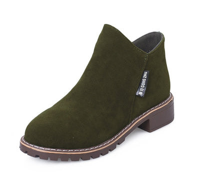 Women's flat-soled boots