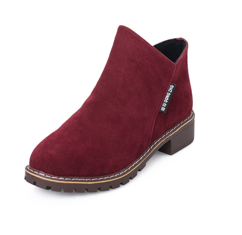 Women's flat-soled boots